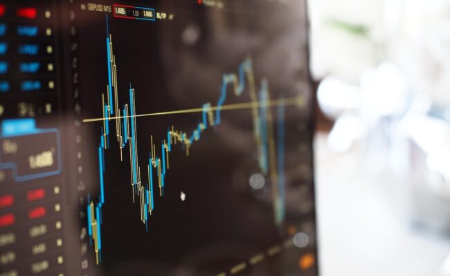 Investire in Borsa: come guadagnare e come scegliere le migliori piattaforme