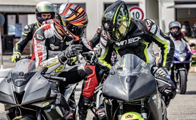 tutti pazzi per la pista corsi moto individuali e di gruppo